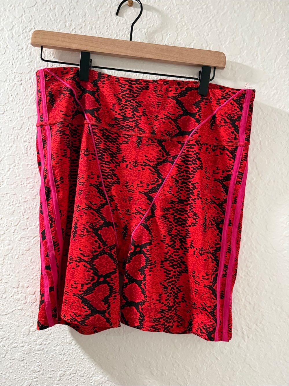 IVY PARK x ADIDAS Red Snake-Print with Pink Trim Bike Shorts HH9817